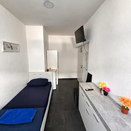 Centralikum Hotel *